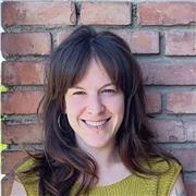 Cantante profesional con título en canto jazz, imparte clases de canto y música adaptadas a todos los niveles.